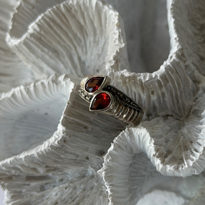 Vintage 925 Sterling Silver Garnet & Marcasite Ring Size 6