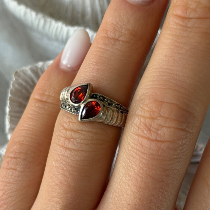 Vintage 925 Sterling Silver Garnet & Marcasite Ring Size 6