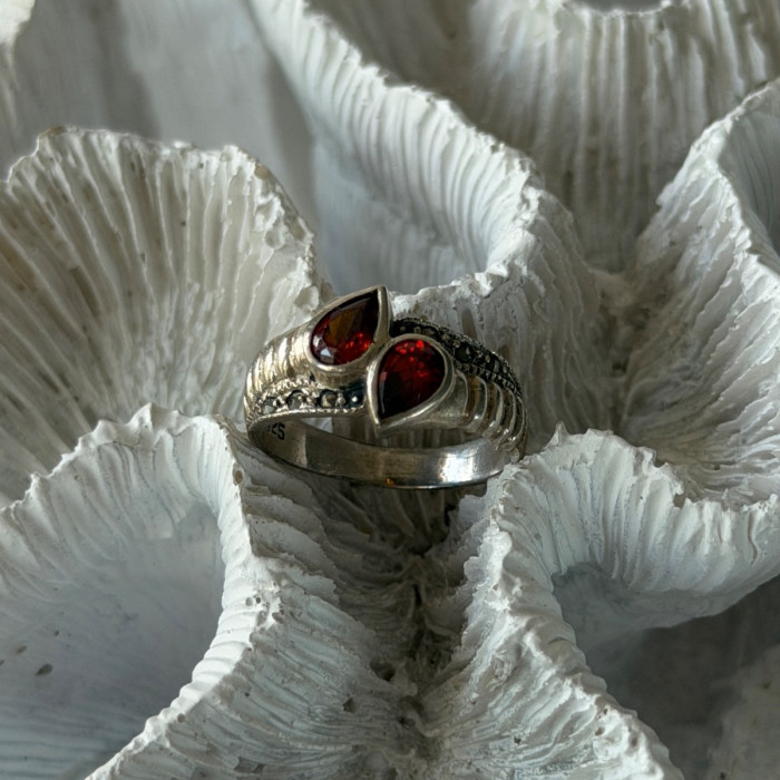 Vintage 925 Sterling Silver Garnet & Marcasite Ring Size 6