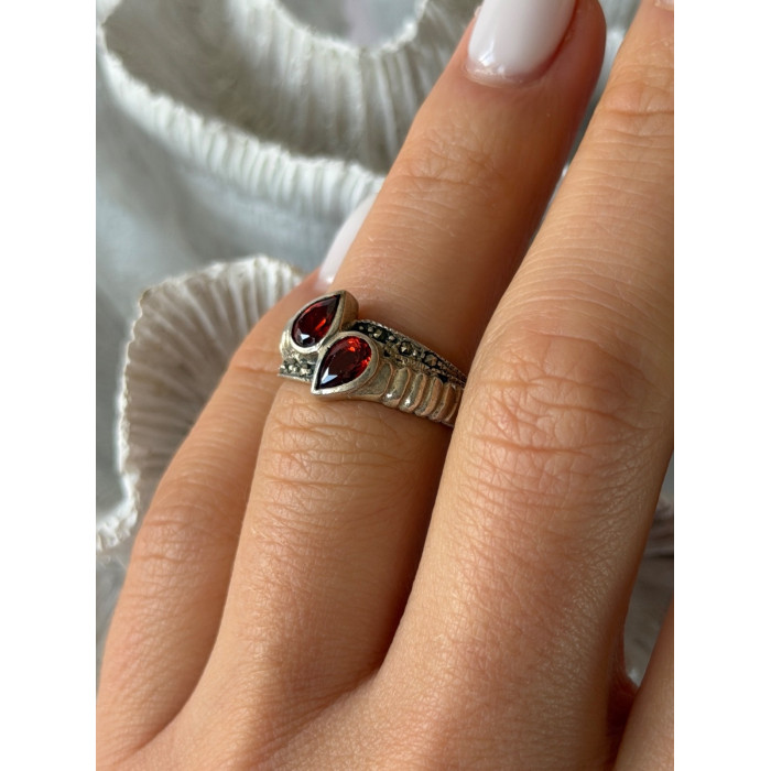 Vintage 925 Sterling Silver Garnet & Marcasite Ring Size 6