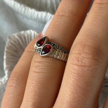 Vintage 925 Sterling Silver Garnet & Marcasite Ring Size 6