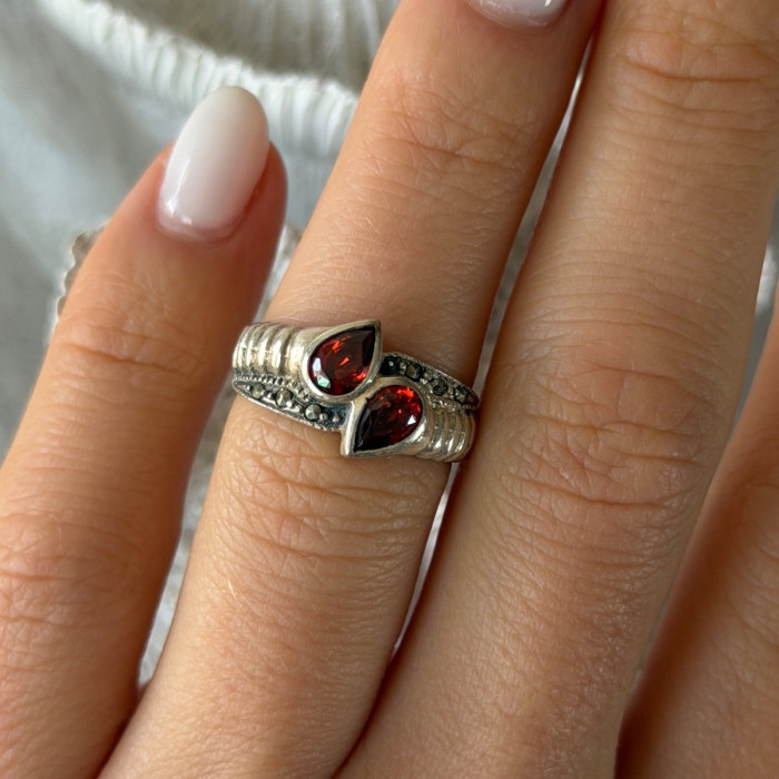 Vintage 925 Sterling Silver Garnet & Marcasite Ring Size 6