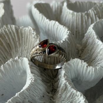 Vintage 925 Sterling Silver Garnet & Marcasite Ring Size 6