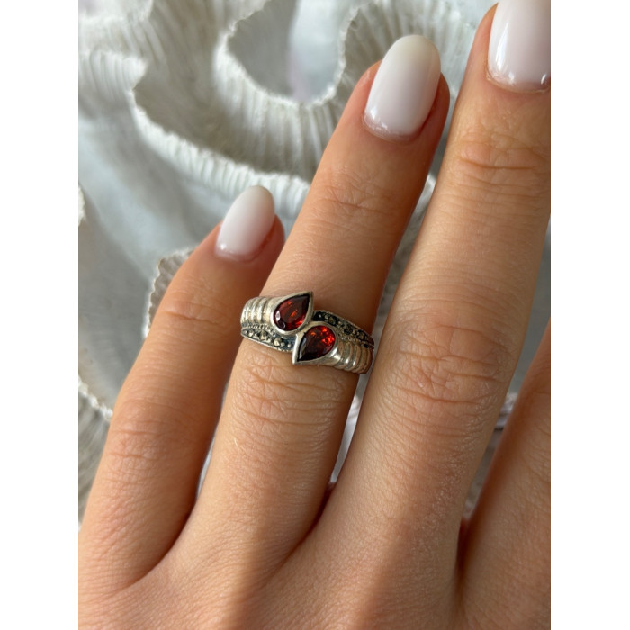 Vintage 925 Sterling Silver Garnet & Marcasite Ring Size 6