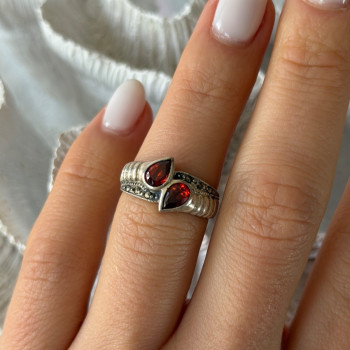 Vintage 925 Sterling Silver Garnet & Marcasite Ring Size 6