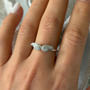925 Sterling Silver Angel Wings Cz Ring Size 9