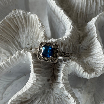 Vintage 925 Sterling Silver Blue & White Spinel Ring Size 6