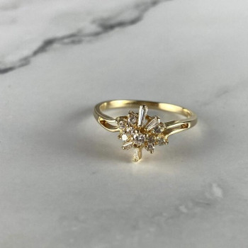 14K Yellow Gold Sapphire & Diamonds Ring Size 7.25