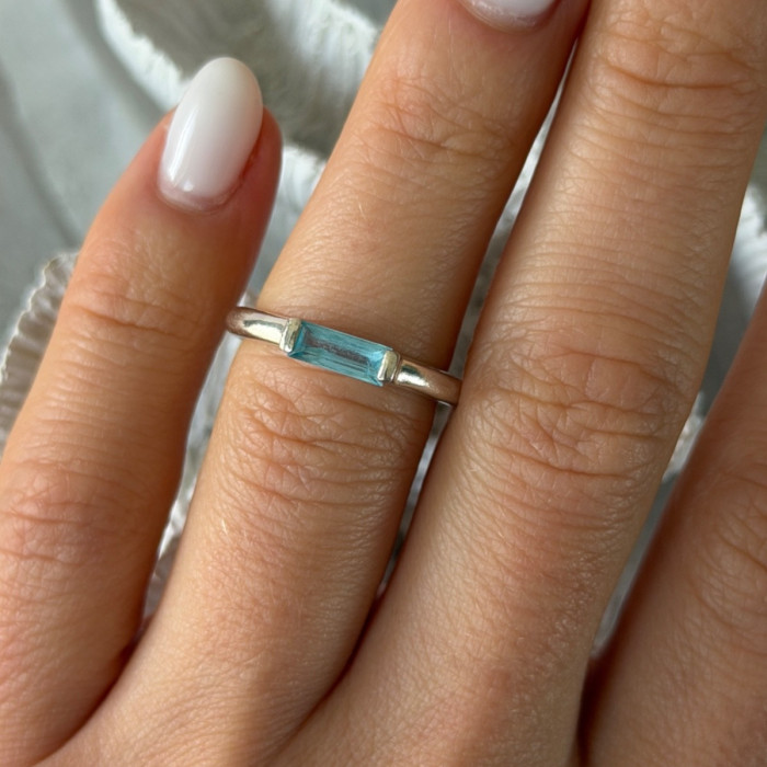 925 Sterling Silver Blue Topaz Ring Size 5.5