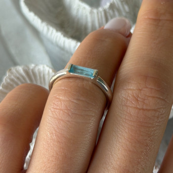 925 Sterling Silver Blue Topaz Ring Size 5.5