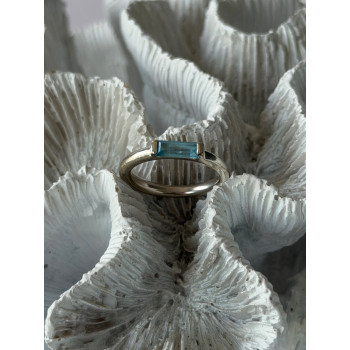 925 Sterling Silver Blue Topaz Ring Size 5.5