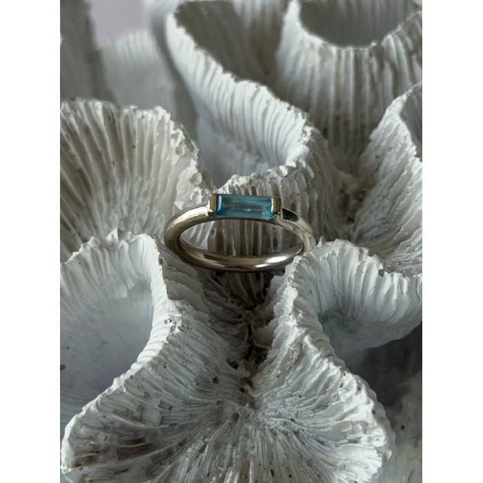 925 Sterling Silver Blue Topaz Ring Size 5.5