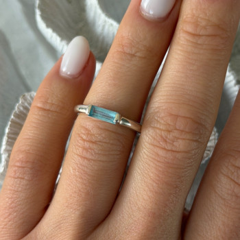 925 Sterling Silver Blue Topaz Ring Size 5.5