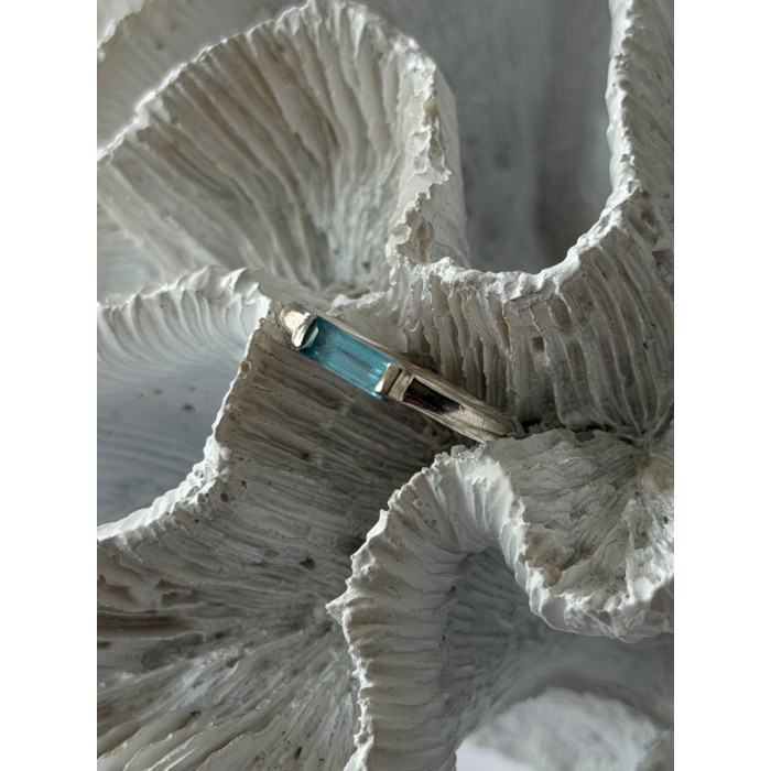 925 Sterling Silver Blue Topaz Ring Size 5.5