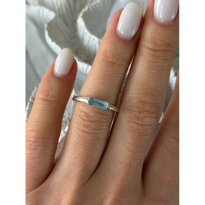 925 Sterling Silver Blue Topaz Ring Size 5.5