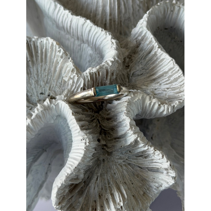 925 Sterling Silver Blue Topaz Ring Size 5.5