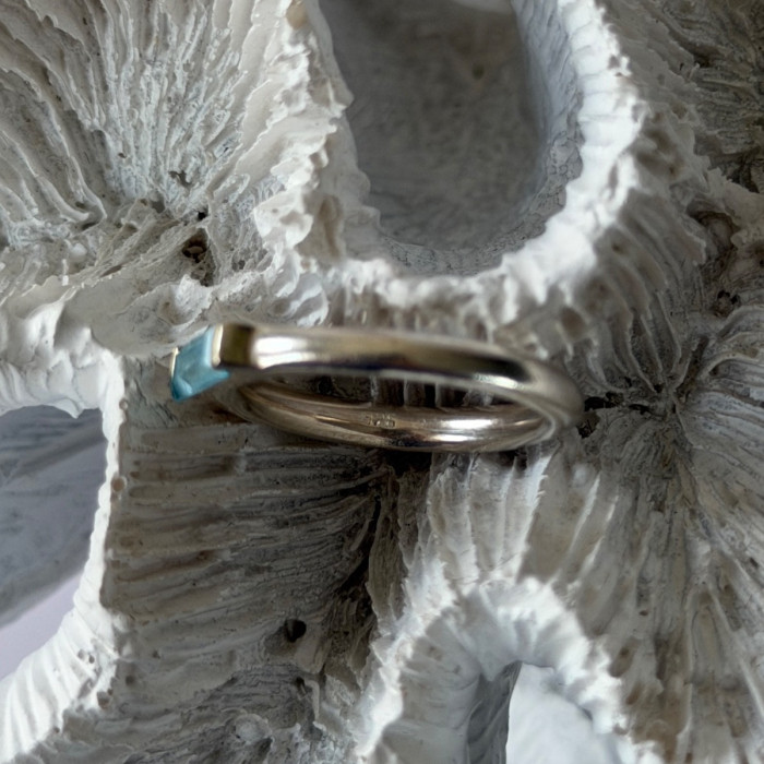 925 Sterling Silver Blue Topaz Ring Size 5.5