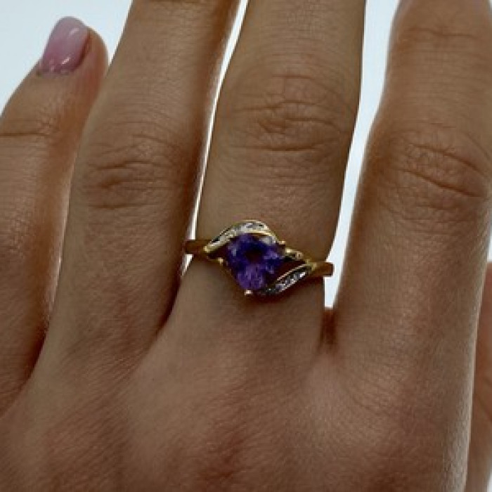 10K Yellow Gold Tourmaline & Diamonds Heart Ring Size 4.75