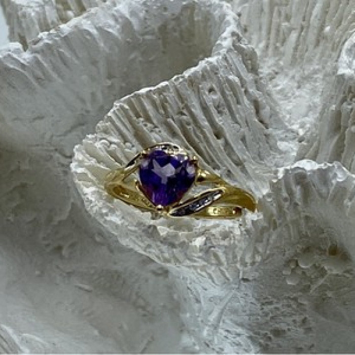 10K Yellow Gold Tourmaline & Diamonds Heart Ring Size 4.75