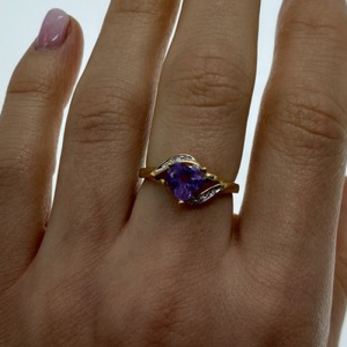 10K Yellow Gold Tourmaline & Diamonds Heart Ring Size 4.75