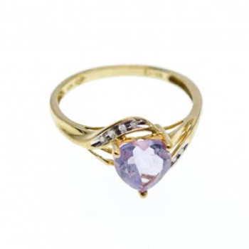 10K Yellow Gold Tourmaline & Diamonds Heart Ring Size 4.75