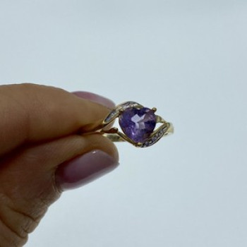 10K Yellow Gold Tourmaline & Diamonds Heart Ring Size 4.75