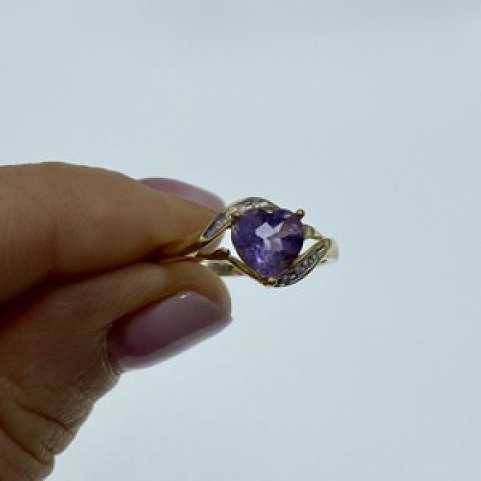 10K Yellow Gold Tourmaline & Diamonds Heart Ring Size 4.75