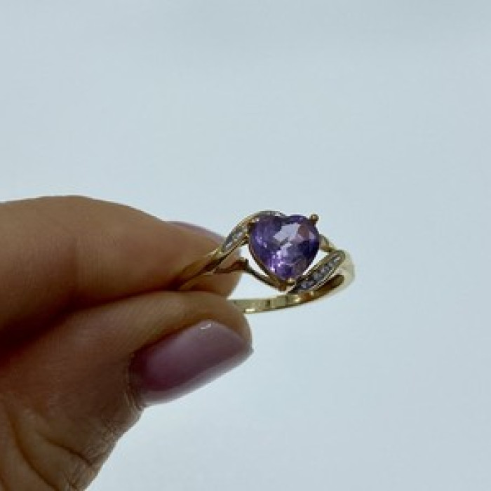 10K Yellow Gold Tourmaline & Diamonds Heart Ring Size 4.75