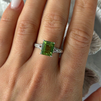 925 Sterling Silver Peridot Ring Size 10