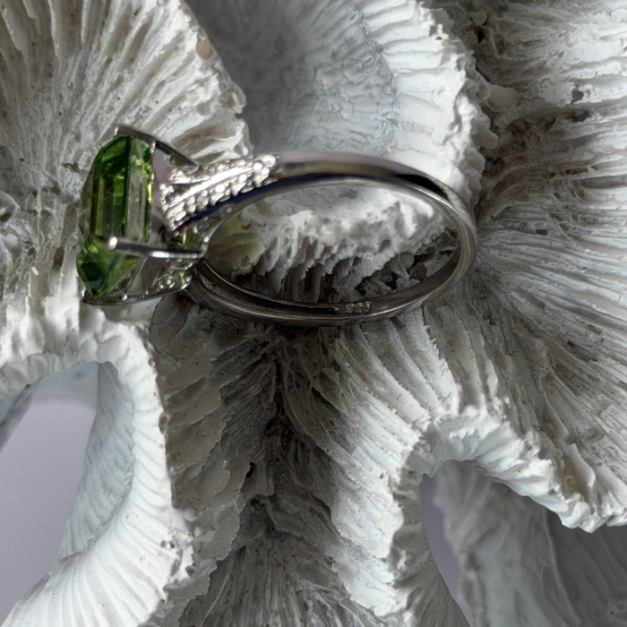 925 Sterling Silver Peridot Ring Size 10