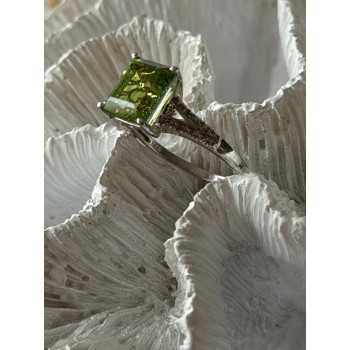 925 Sterling Silver Peridot Ring Size 10