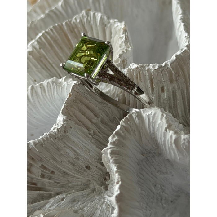 925 Sterling Silver Peridot Ring Size 10