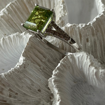 925 Sterling Silver Peridot Ring Size 10