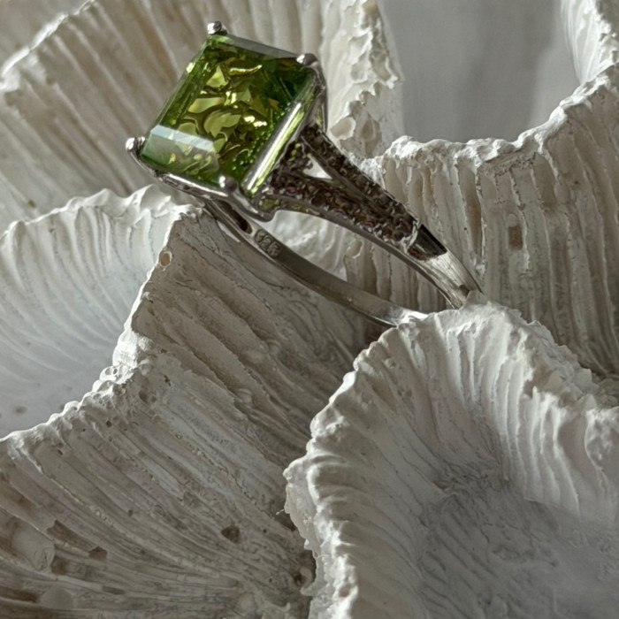 925 Sterling Silver Peridot Ring Size 10