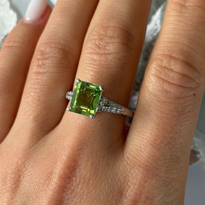 925 Sterling Silver Peridot Ring Size 10