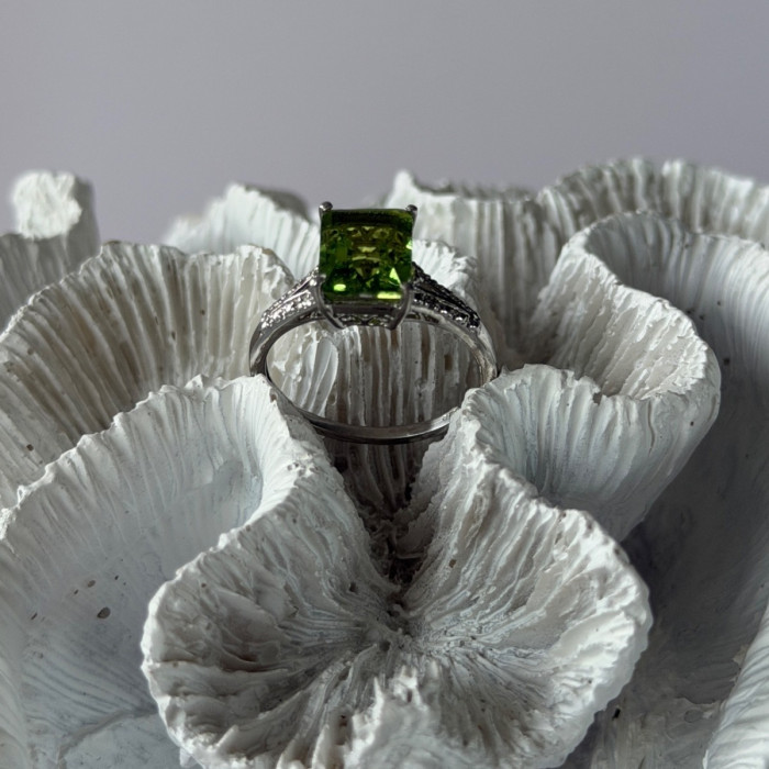 925 Sterling Silver Peridot Ring Size 10