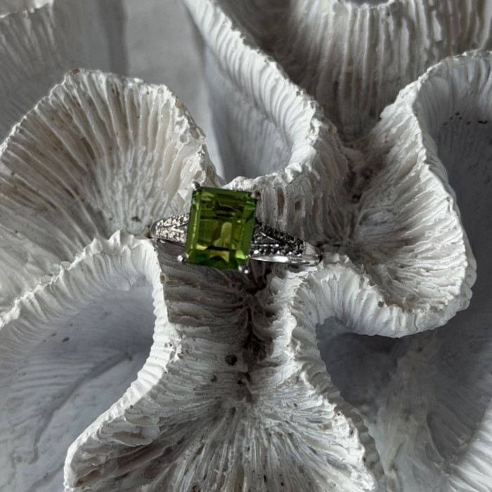 925 Sterling Silver Peridot Ring Size 10