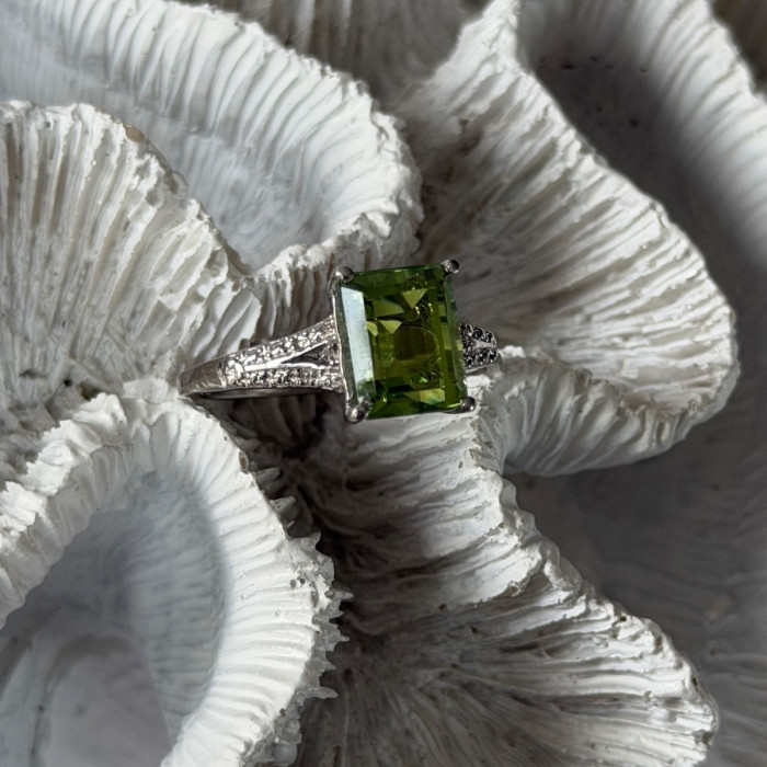 925 Sterling Silver Peridot Ring Size 10