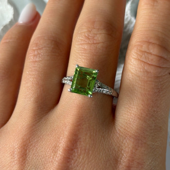 925 Sterling Silver Peridot Ring Size 10