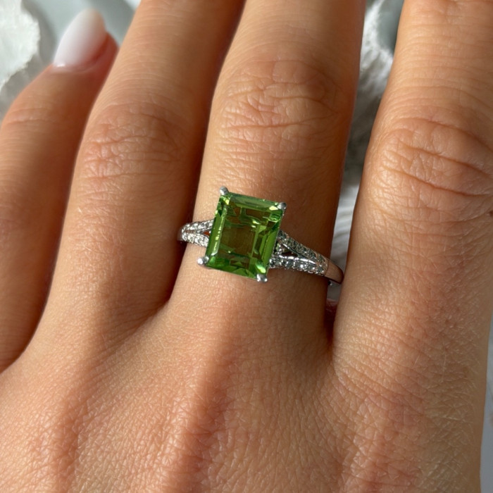 925 Sterling Silver Peridot Ring Size 10