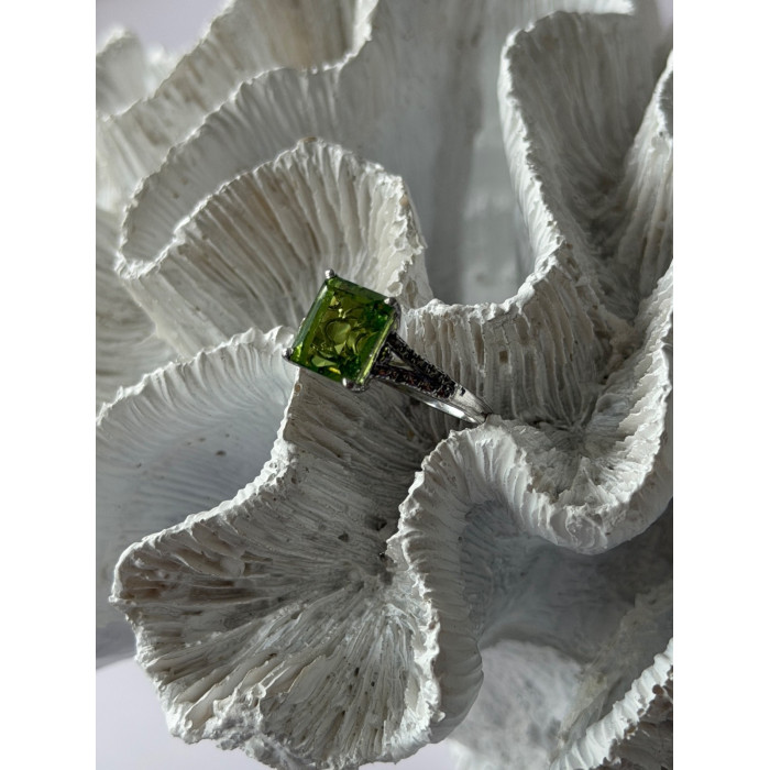 925 Sterling Silver Peridot Ring Size 10