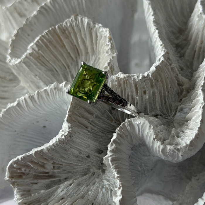 925 Sterling Silver Peridot Ring Size 10