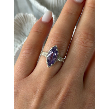 Beautiful Vintage 925 Sterling Silver Amethyst Ring Size 7