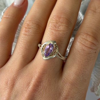 Avon 925 Sterling Silver Amethyst Ring Size 10