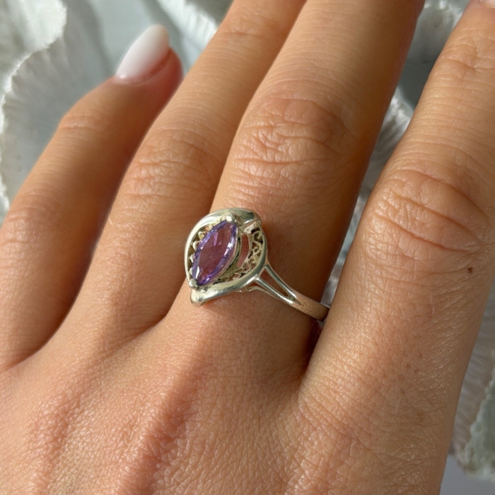 Avon 925 Sterling Silver Amethyst Ring Size 10