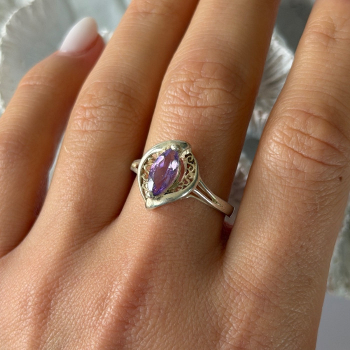 Avon 925 Sterling Silver Amethyst Ring Size 10
