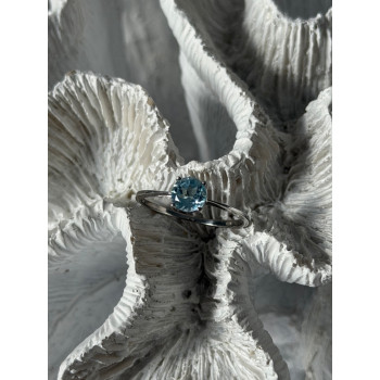 925 Sterling Silver Blue Topaz Ring Size 9