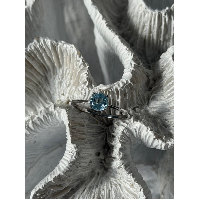 925 Sterling Silver Blue Topaz Ring Size 9