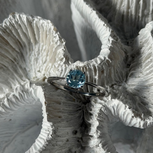 925 Sterling Silver Blue Topaz Ring Size 9