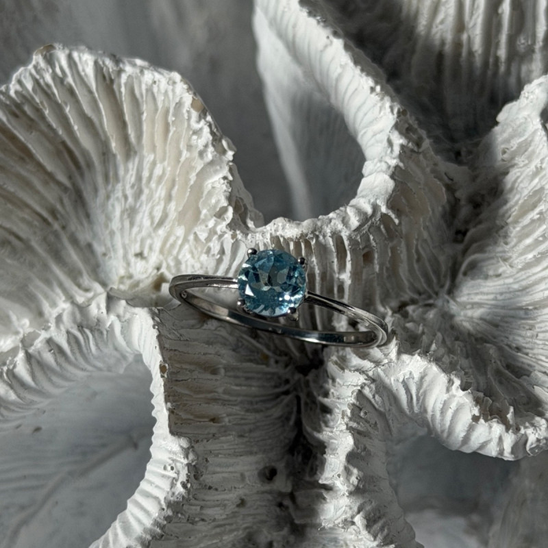 925 Sterling Silver Blue Topaz Ring Size 9
